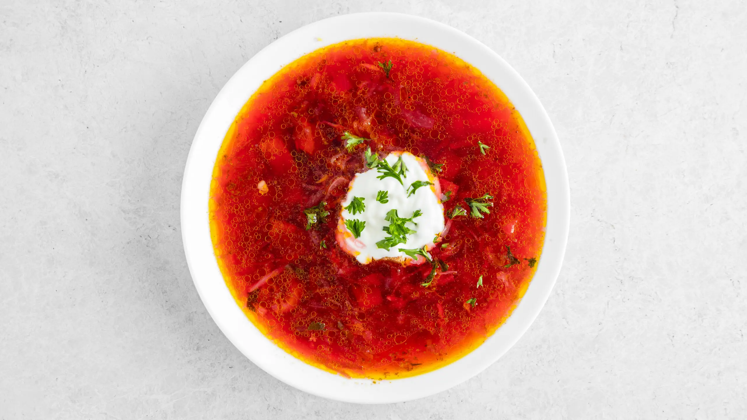Roter Borschtsch (Vegetarisch oder mit Schweinefleisch)